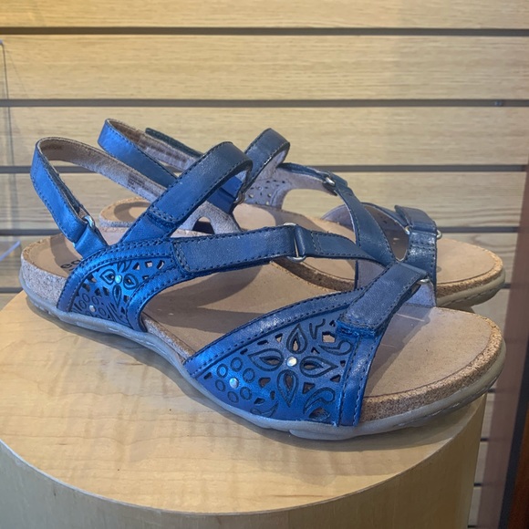 SANDALS! - Picture 2 of 6